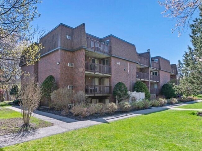 Building Photo - 144 Kenrick St Unit 12 Rental