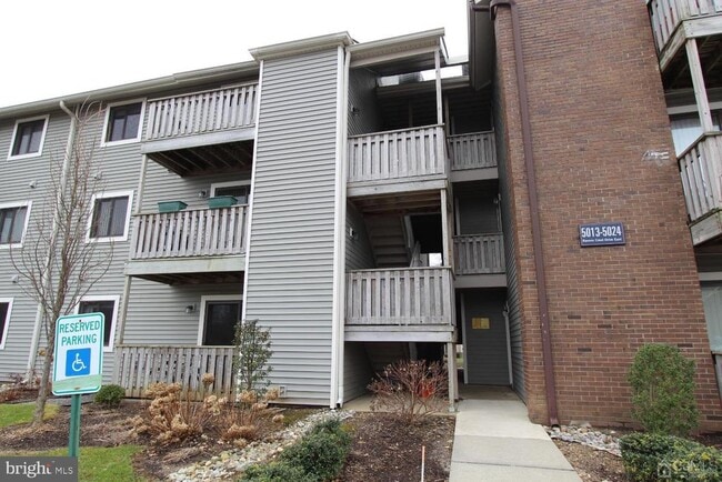Building Photo - 5015 Ravens Crest Dr Rental