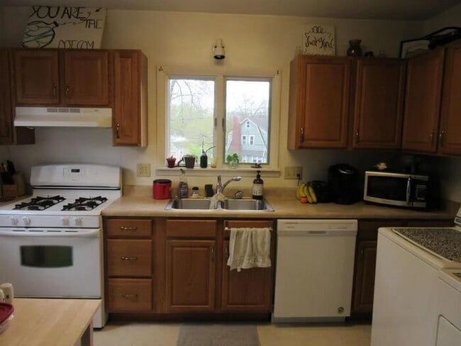 Photo - $1,150 | 2 Bedroom, 1 Bathroom Duplex | Pe...