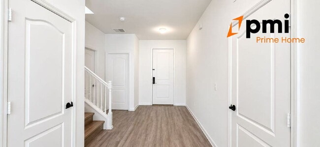 Photo - Stunning 5?Bedroom Home with 3 Bathrooms Single Family House.