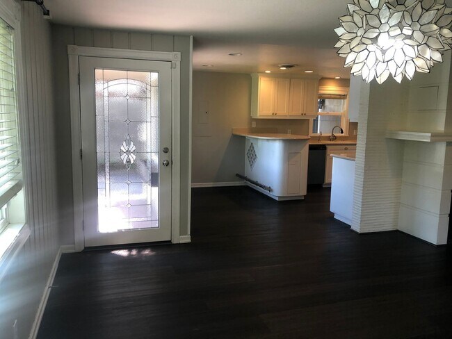 Photo - Darling 3 bedroom bungalow in Ferry St Bridge neighborhood!