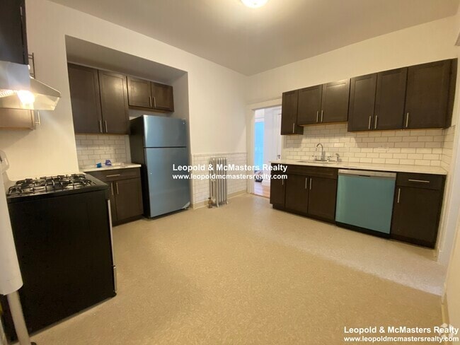 Building Photo - 81 Winchester St Unit 2 Rental