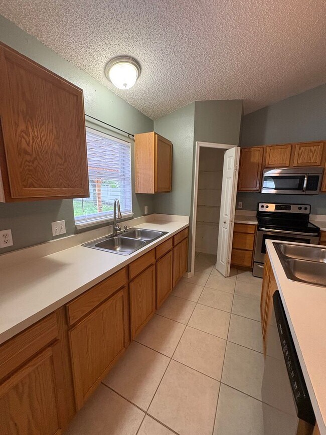 Photo - Wonderful 4 bedroom plus bonus room BEAUTY...