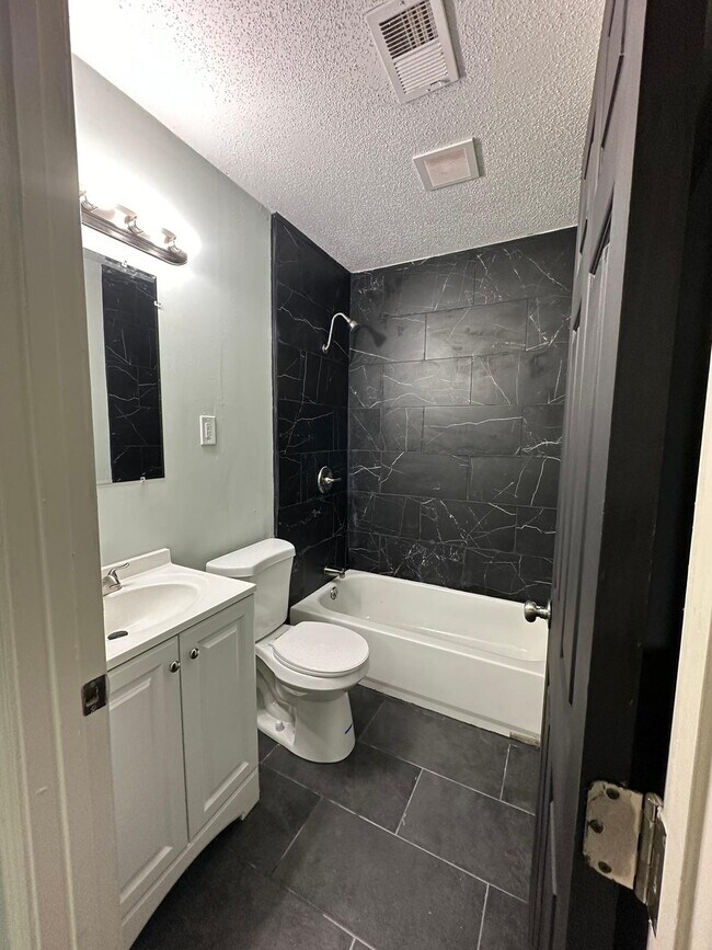 Photo - 785 Dallas St