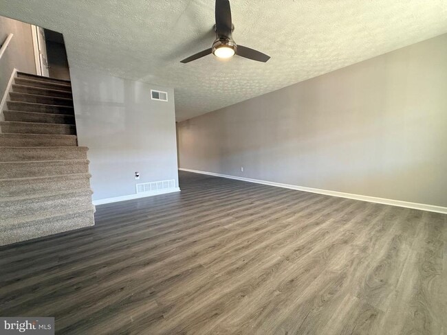 Photo - 2021 Kelmore Rd