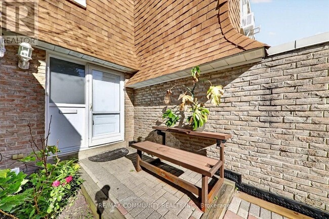 Photo - 850 Huntingwood Dr