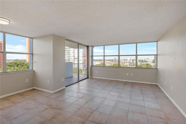 Building Photo - 1300 NE Miami Gardens Dr Unit 714E