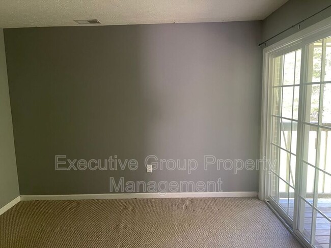 Photo - 115 Kenilworth Ct