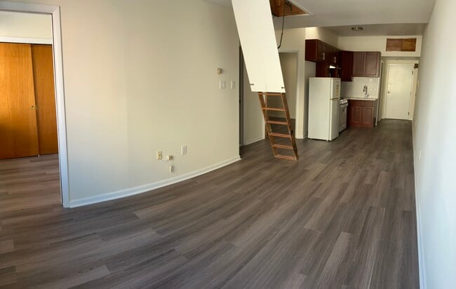 Building Photo - 136 N 10th St Unit 3