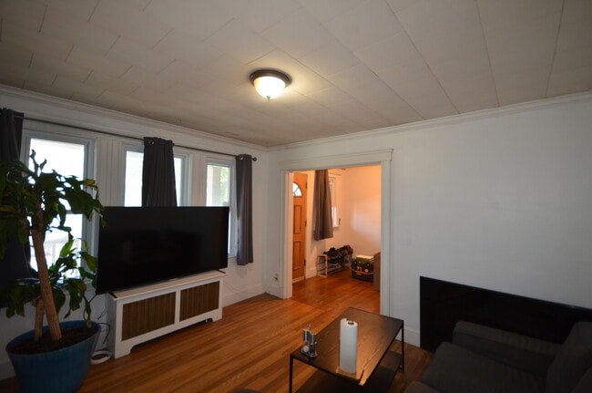 Photo - 222 N Harvard St Apartment Unit 1