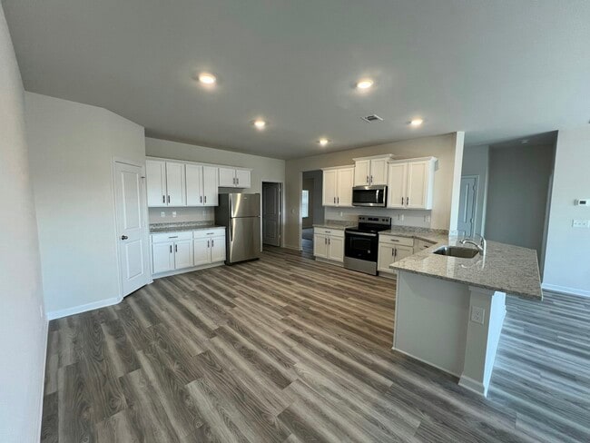 Photo - 1005 Claas Wy