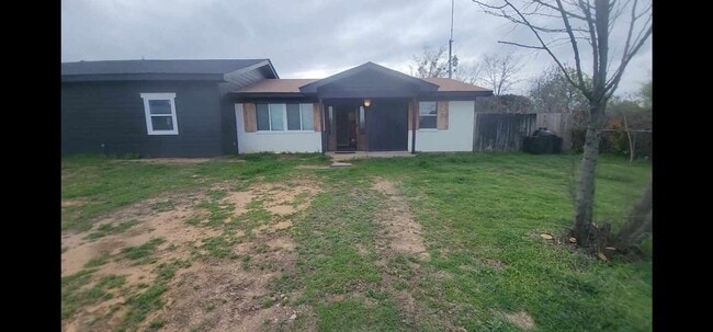 Photo - Granbury TX ; 2 bed 1 bath duplex! Water provided