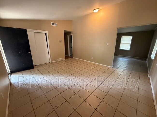 Photo - 4825 Bridgedale Ave