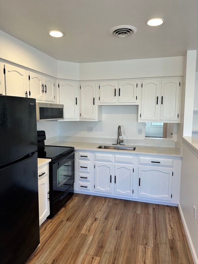 Kitchen - 7044 Basswood Rd Unit Basswood road