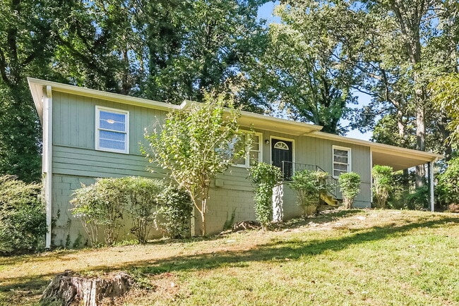 6103 Blackhawk Trail SE