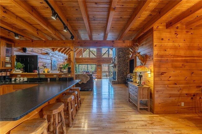 Building Photo - 105 Cedar Cove