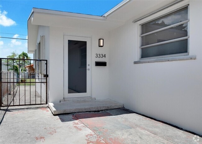 Building Photo - 3334 SW 24th St Unit 3334 Rental