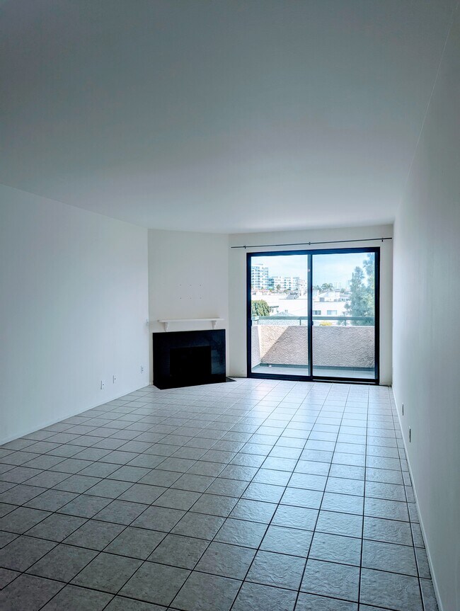 Photo - 2491 Purdue Ave Unidad 316