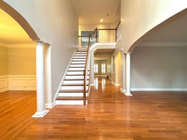 Photo - Available 1/15. Beautiful Remodeled 5 BR/4 BA Home in Park West!