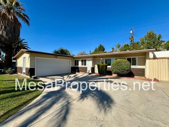 Building Photo - 557 Highlander Dr