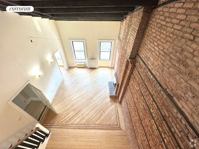 Building Photo - 331 W 18th St Rental