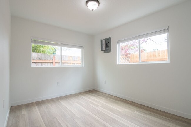 Photo - 4845-4847 SE 65th Unidad 4847 SE 65th