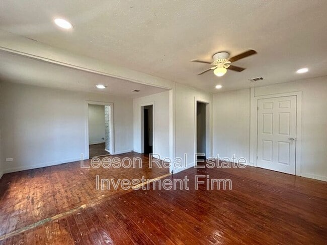 Photo - 7041 Penny St