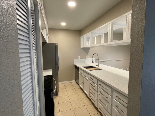 Photo - 12315 Glenview Dr