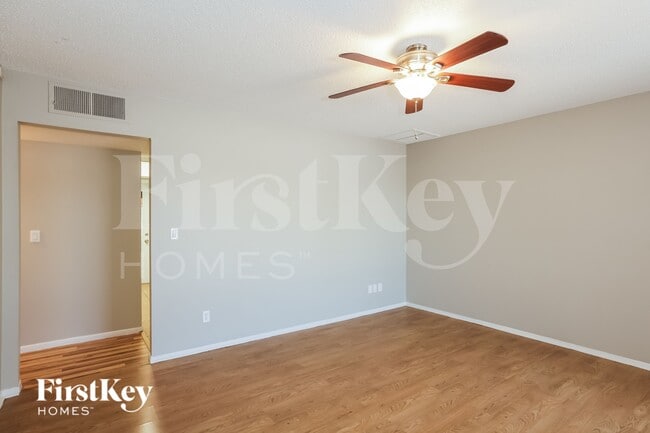 2333 E Sylvia St