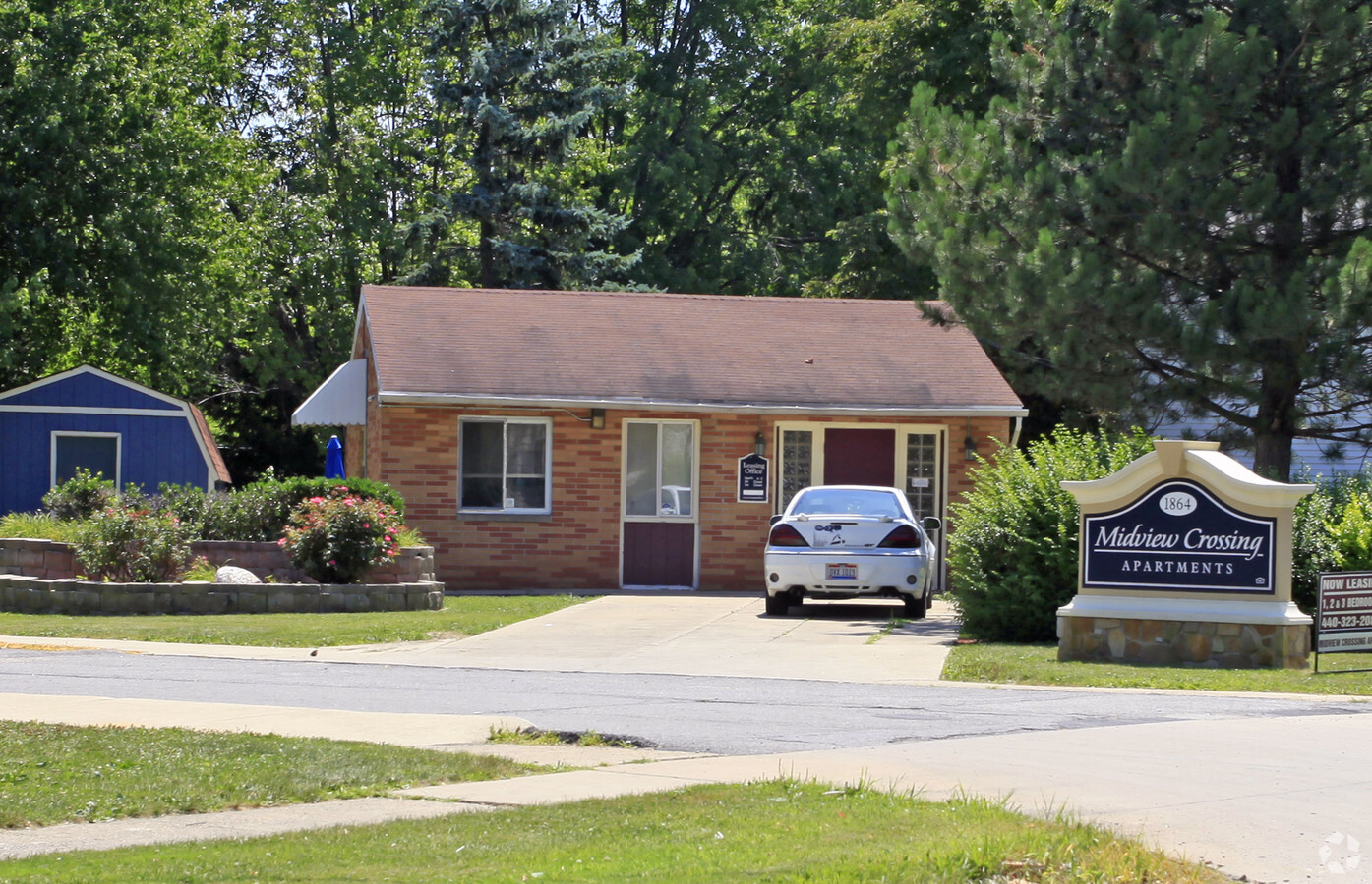 Photo - Midview Crossing Apartments