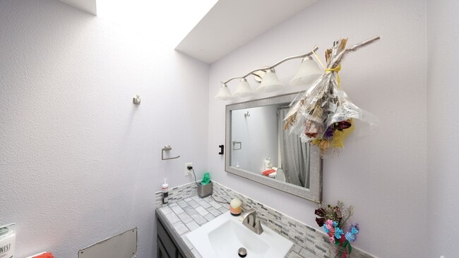Photo - 3 Bed 2.5 Bath - Groups - Pet Friendly - Large Yard - NAS Whidbey