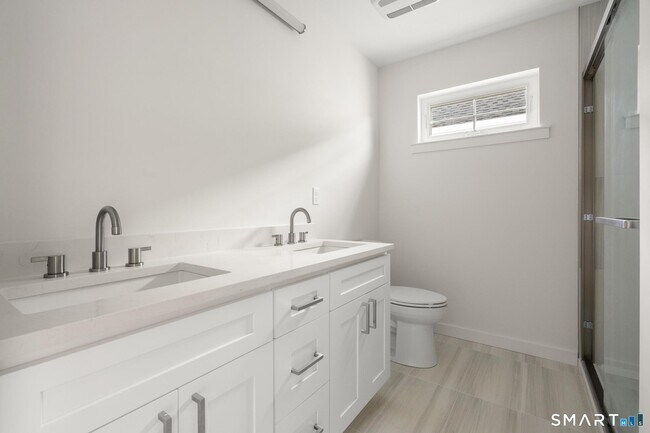 Photo - 29 Village Rd Unidad 2