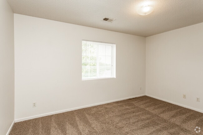 2BR, 1BA - 800 SF