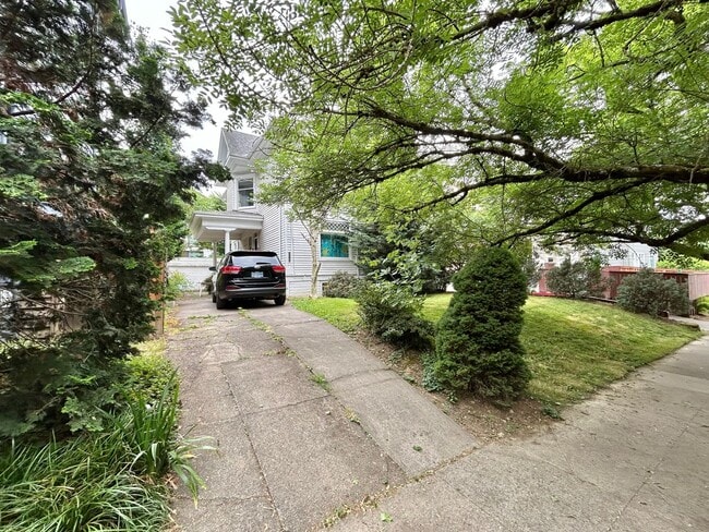 Building Photo - madison3 Unit 02