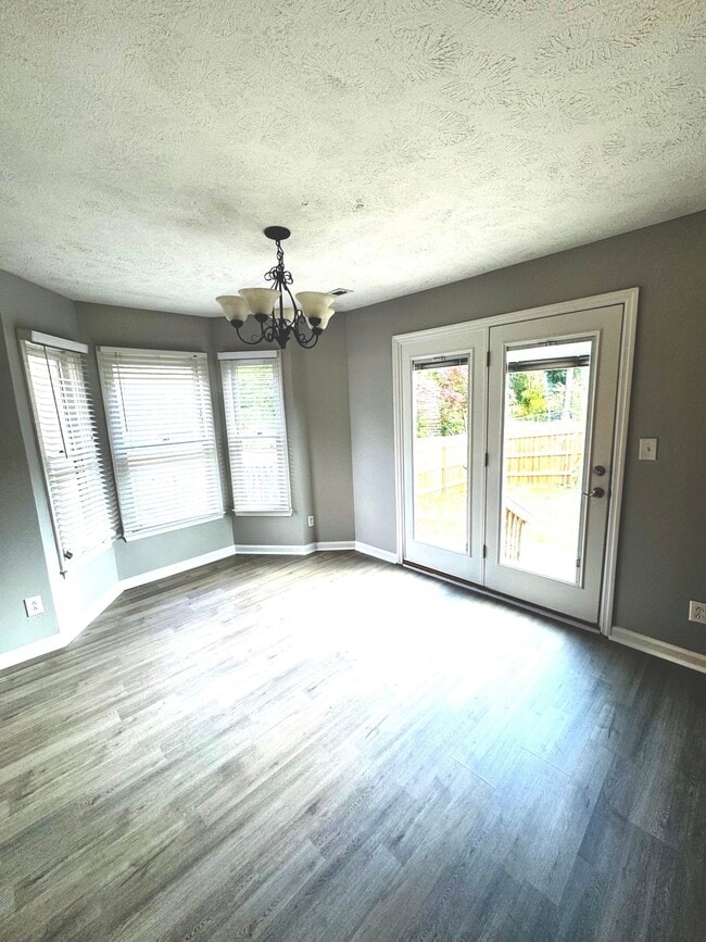 Photo - 5551 Robmont Dr