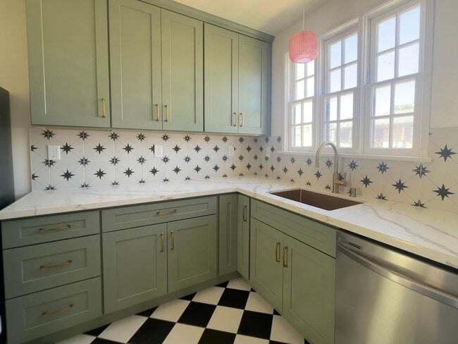 Building Photo - 337 N Gardner St Unit 337 1/2 N. Gardner St Rental