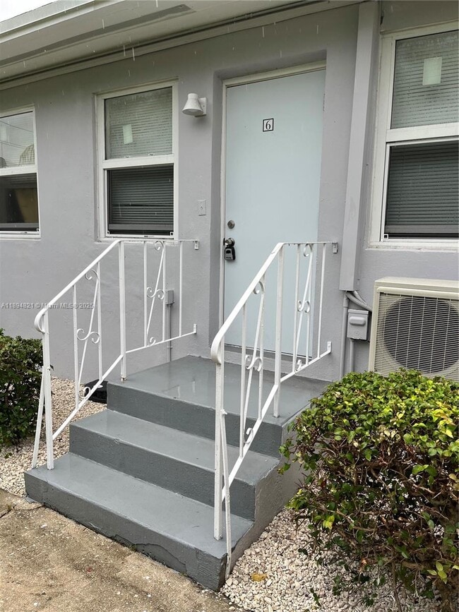 Photo - 885 SW 29th Ave Unit 6