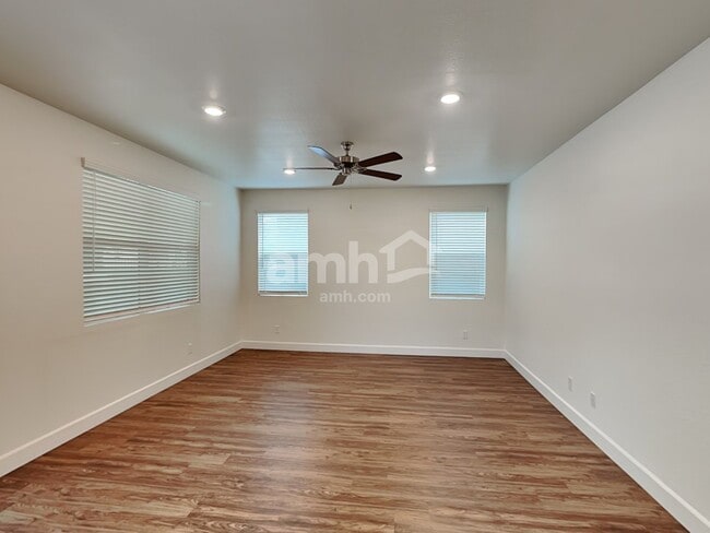 Photo - 638 W Hackamore Ave