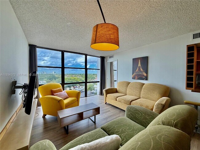 Photo - 1000 Parkview Dr Unidad 723