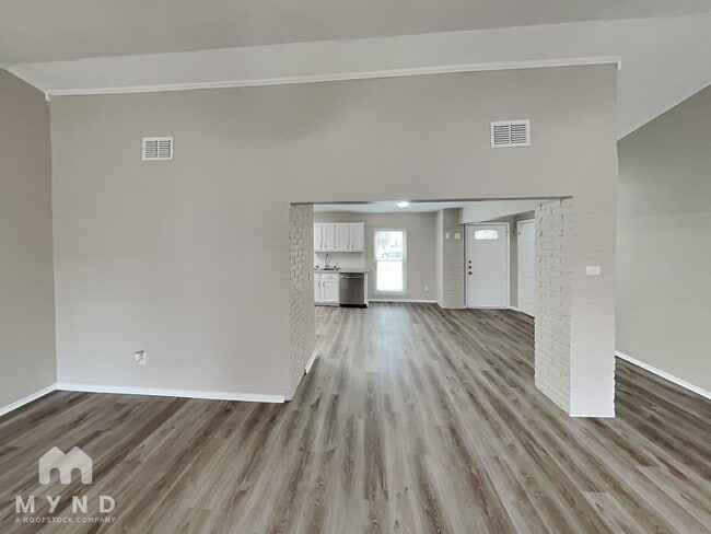 Photo - 105 Ripplewood Dr