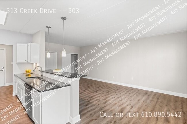 Building Photo - 313 Creek Dr Unit 303