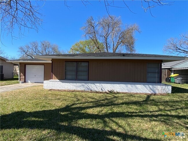 Building Photo - 4901 Evergreen Ln Rental