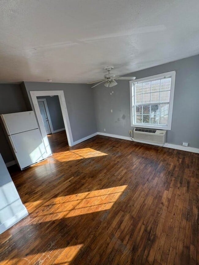 Photo - Clean duplex on the North side of Springfield. Remodeled