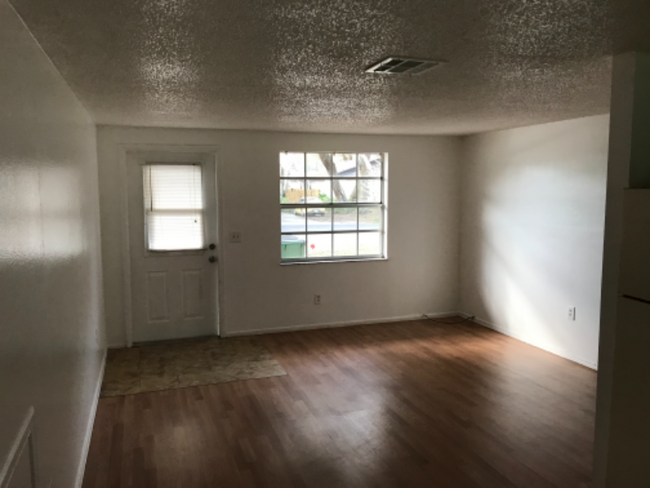 Building Photo - 4846 5th St Rental