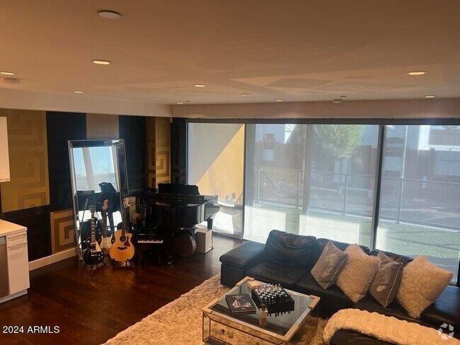 Building Photo - 4422 N 75th St Unit 2010 Rental