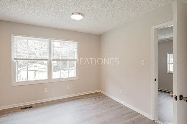 Photo - 300 Springwood Dr