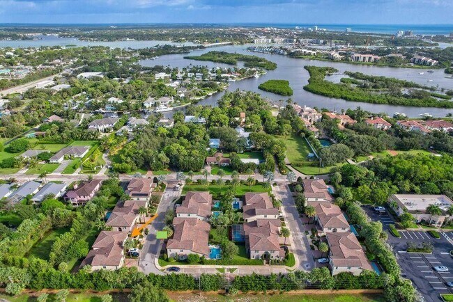 Photo - 122 Diamante Way