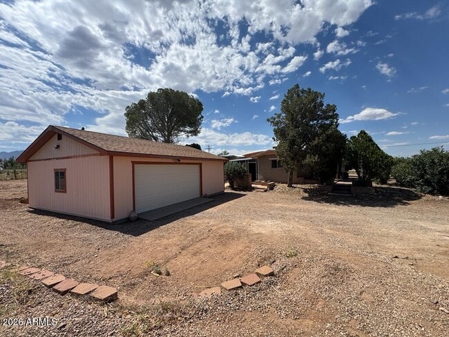 Building Photo - 4818 S Santa Elena Ave