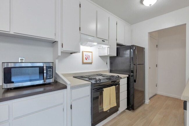 Photo - 955 Shorepoint Ct