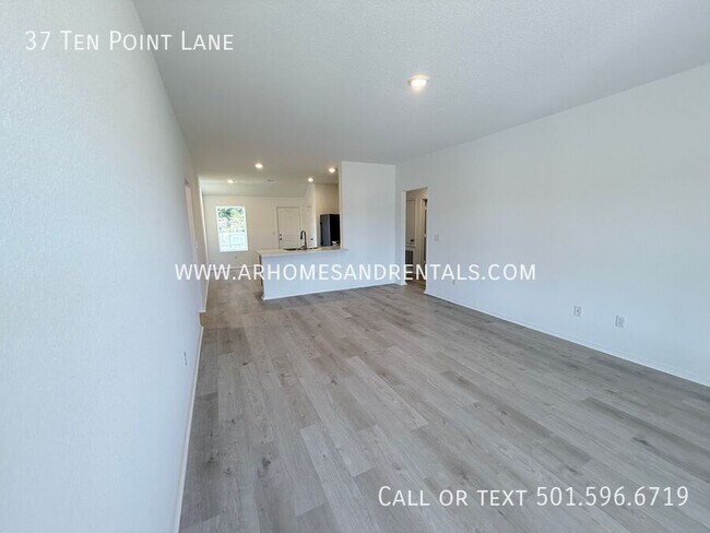 Photo - 37 10 Point Ln